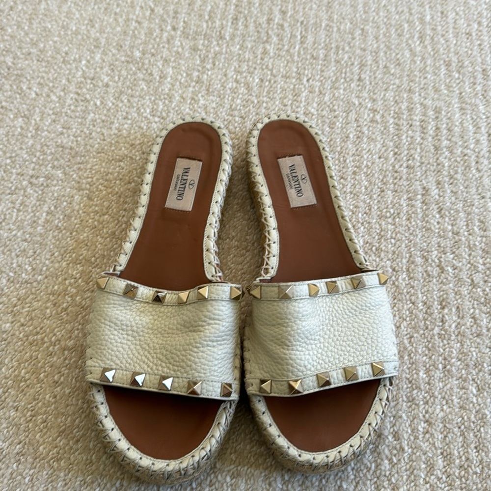 Valentino Slides
